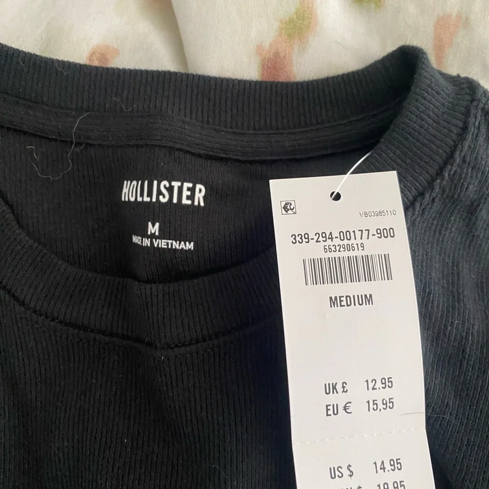 HOLLISTER BRAND NEW WITH TAGS THREE PIECE BUNDLE MEDIUM - Picture 10 of 10